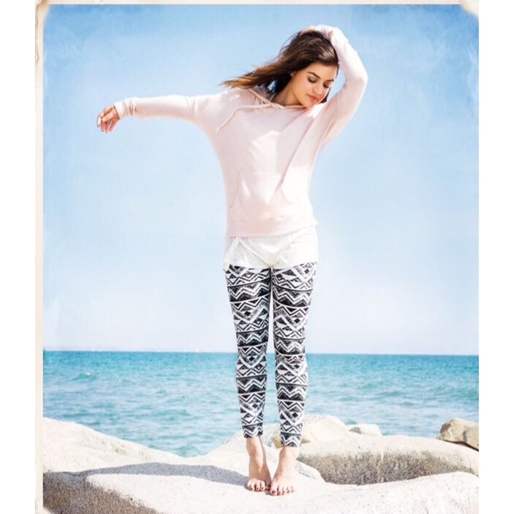 BNWOT Lucy Hale x Hollister Black & White leggings